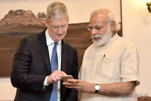 苹果CEO库克曾在2016年前后前往印度，希望再建立一个生产基地，但目前近有少数低端产品能在印度生产