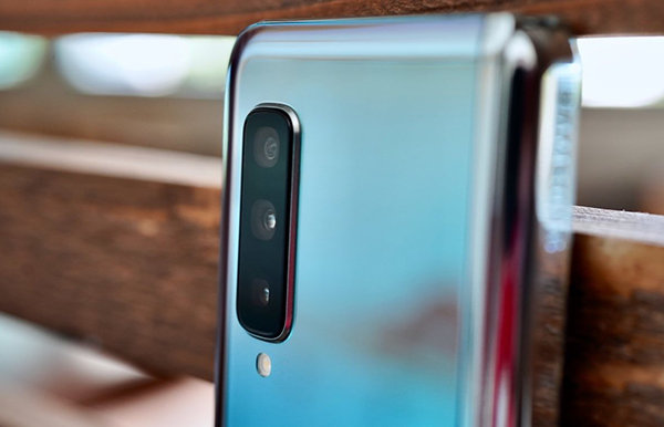 Samsung-Galaxy-Fold-Review-camera-in-focus.jpeg