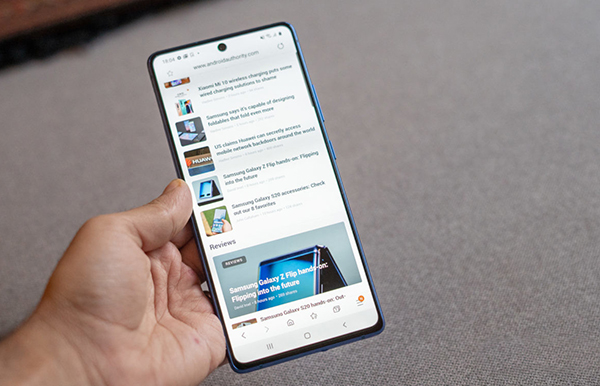 Samsung-Galaxy-S10-Lite-in-hand-showing-browser-1340x754.jpg