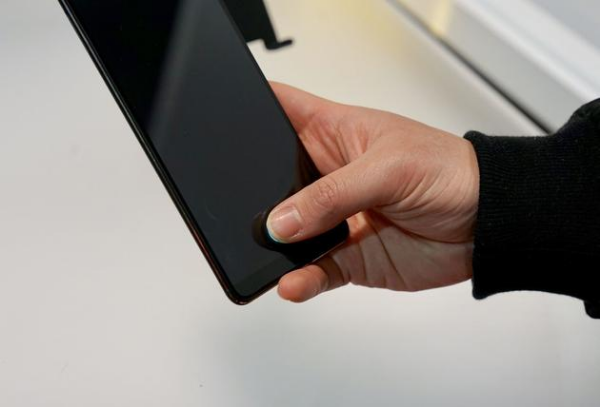 2018 年 1 月，vivo发布全球第一款可量产屏下指纹手机