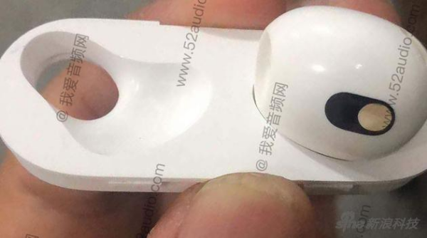 之前有人展示过疑似AirPods3代的图片