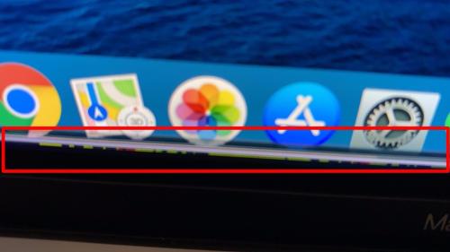 ▲代先生的MacBook Pro屏幕底部出现黑灰色横线