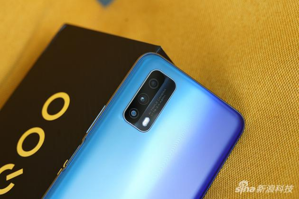 后置三摄，200万像素超微距和200万像素景深有些打酱油